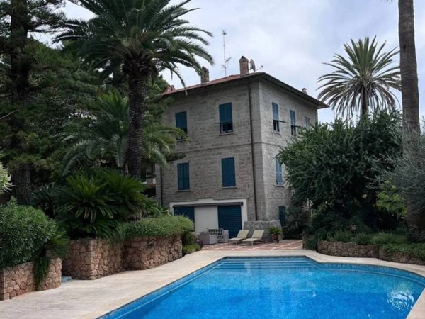 casa indipendente in vendita a Bordighera