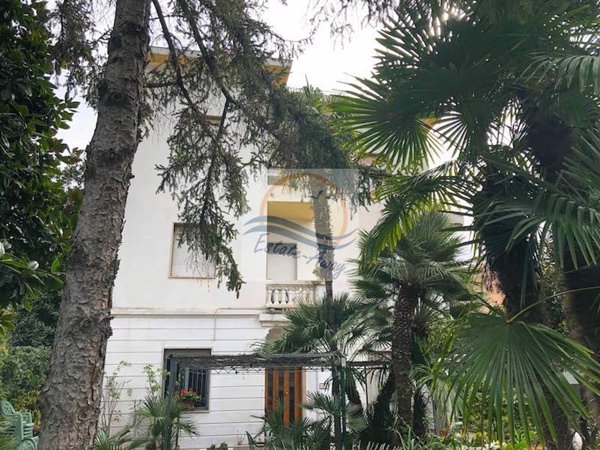 casa indipendente in vendita a Bordighera