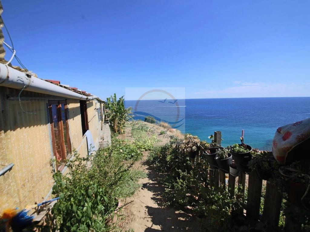 casa indipendente in vendita a Bordighera