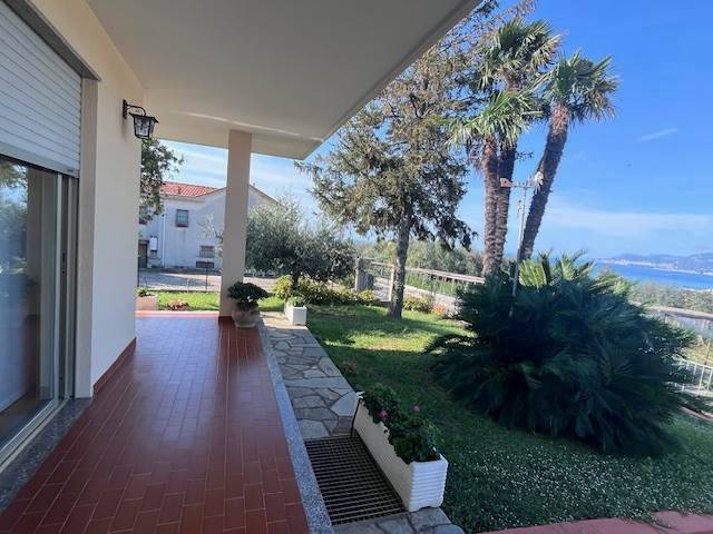 casa indipendente in vendita a Bordighera in zona Sasso