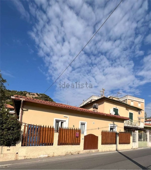 casa indipendente in vendita a Bordighera