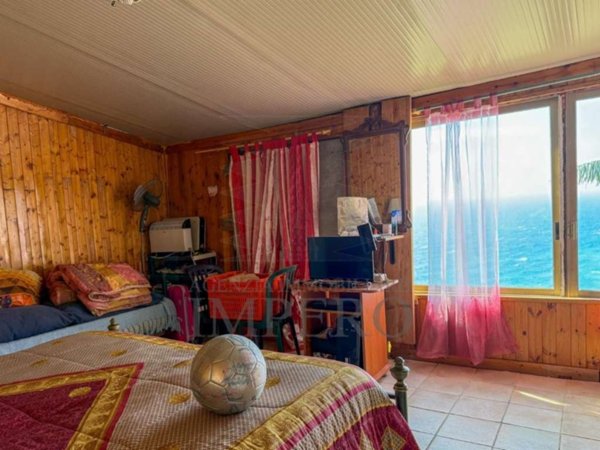 casa indipendente in vendita a Bordighera