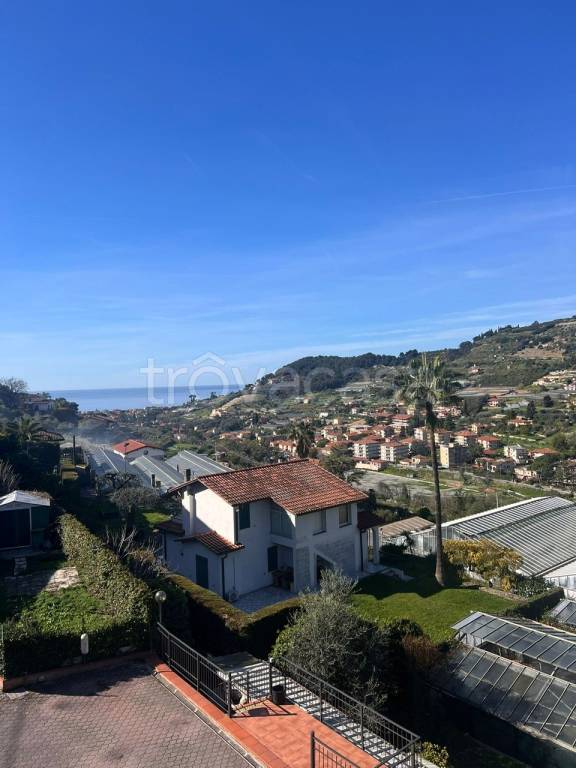 appartamento in vendita a Bordighera in zona Borghetto San Nicolò