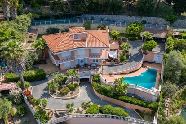 casa indipendente in vendita a Bordighera