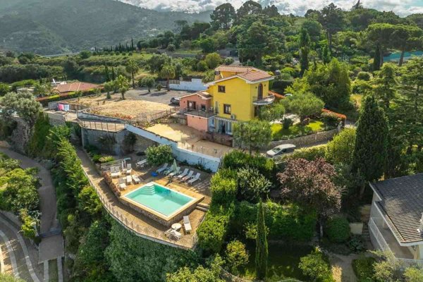 casa indipendente in vendita a Bordighera