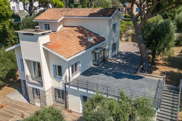 casa indipendente in vendita a Bordighera