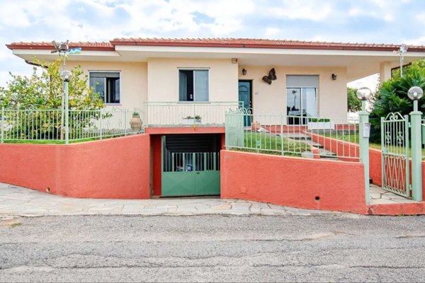 casa indipendente in vendita a Bordighera