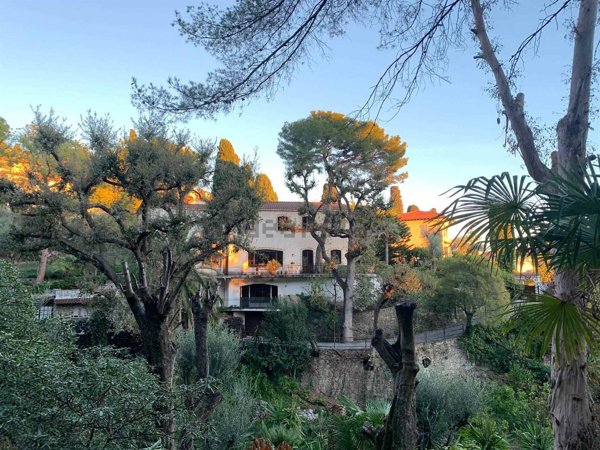 casa indipendente in vendita a Bordighera