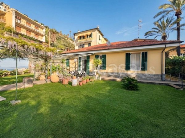 casa indipendente in vendita a Bordighera