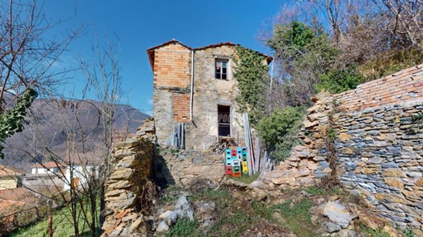 locale di sgombero in vendita a Borghetto d'Arroscia