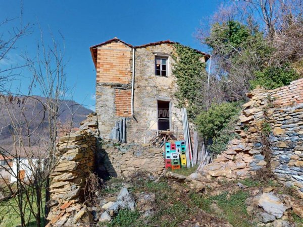 locale di sgombero in vendita a Borghetto d'Arroscia