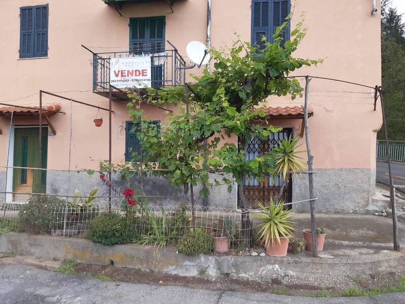 locale di sgombero in vendita a Borghetto d'Arroscia in zona Gazzo