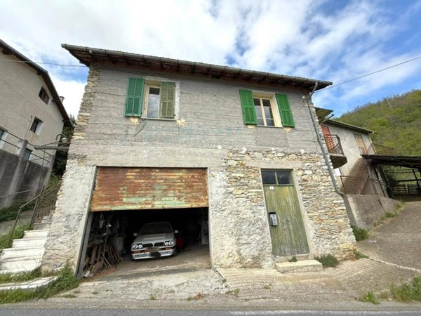 casa indipendente in vendita a Borghetto d'Arroscia in zona Gavenola