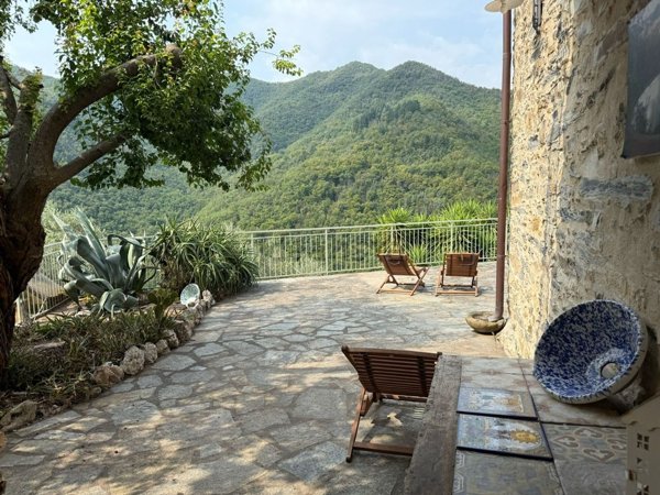 casa indipendente in vendita a Borghetto d'Arroscia