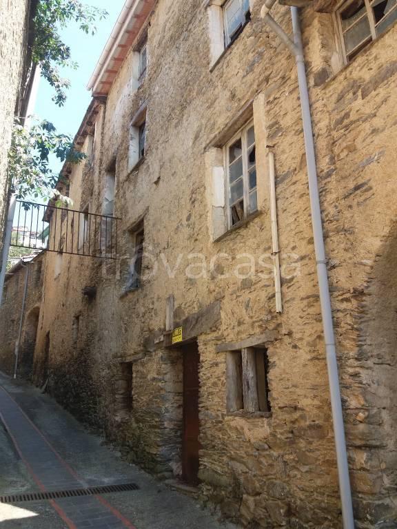 casa semindipendente in vendita a Borghetto d'Arroscia in zona Gavenola