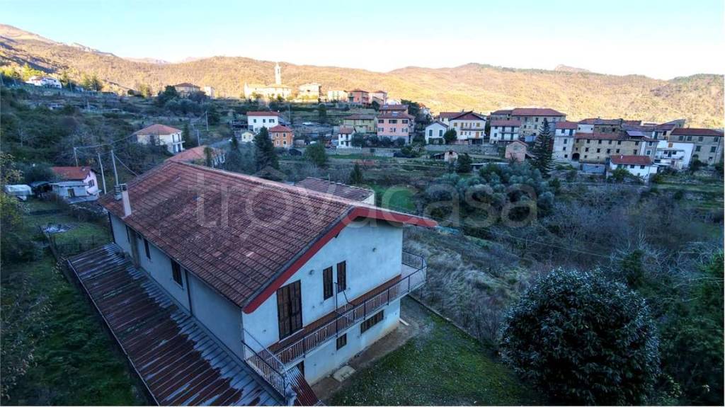 casa indipendente in vendita a Borghetto d'Arroscia in zona Leverone
