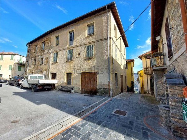 casa indipendente in vendita a Borghetto d'Arroscia in zona Leverone