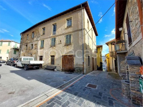 casa indipendente in vendita a Borghetto d'Arroscia in zona Leverone