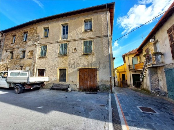 casa indipendente in vendita a Borghetto d'Arroscia in zona Leverone