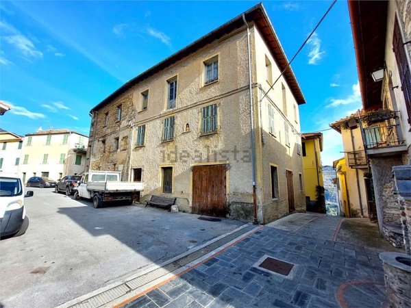 casa indipendente in vendita a Borghetto d'Arroscia in zona Leverone