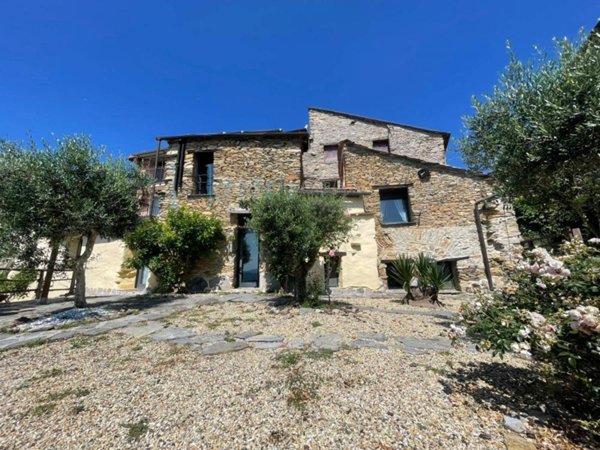 casa indipendente in vendita a Borghetto d'Arroscia in zona Leverone