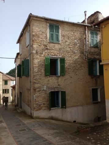 casa semindipendente in vendita a Borghetto d'Arroscia in zona Leverone