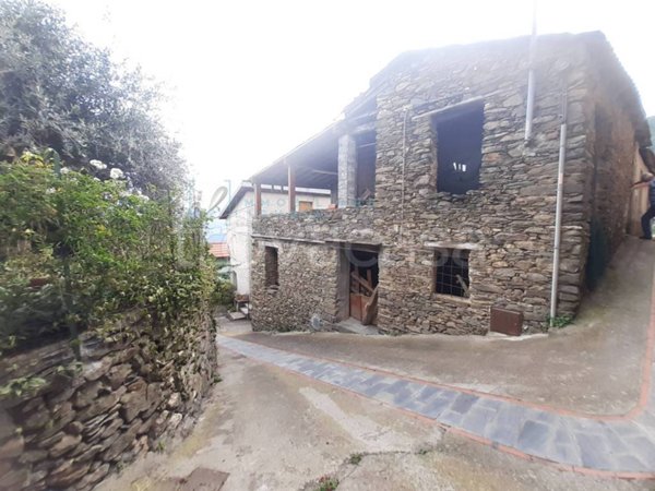 casa indipendente in vendita a Borghetto d'Arroscia in zona Gavenola
