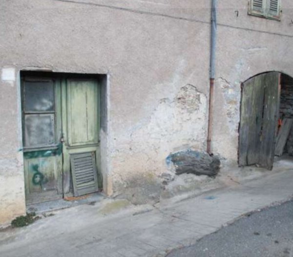 locale di sgombero in vendita a Borghetto d'Arroscia in zona Ubaga