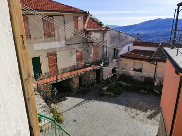 casa indipendente in vendita a Borgomaro in zona Conio