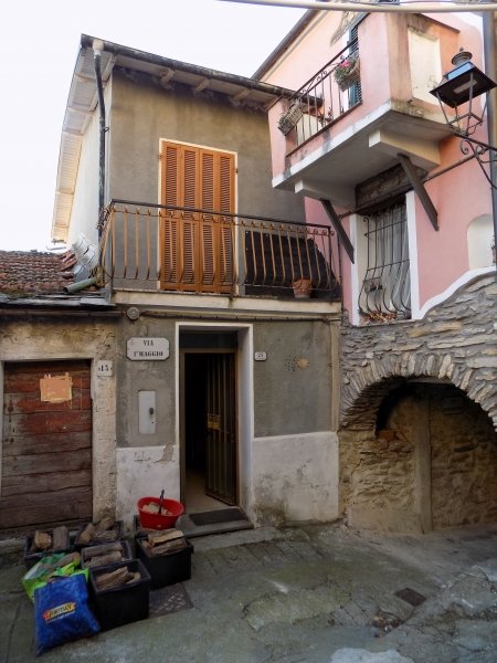 casa semindipendente in vendita a Borgomaro in zona Conio