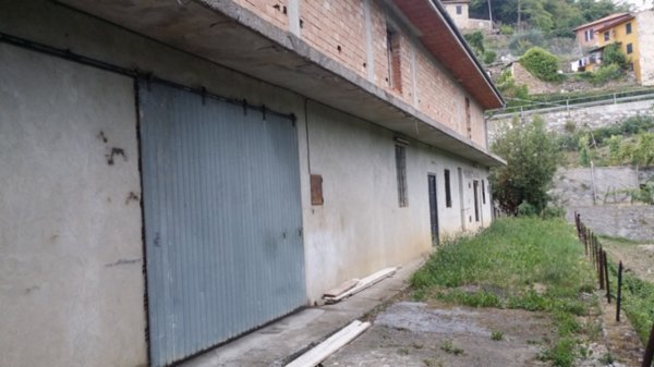 locale commerciale in vendita a Borgomaro in zona Conio