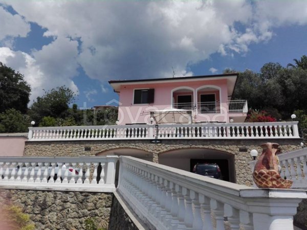casa indipendente in vendita a Camporosso