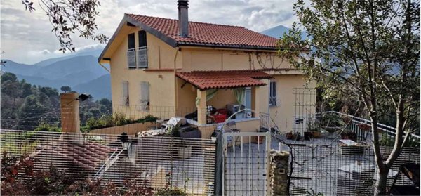 casa indipendente in vendita a Camporosso in zona Trinità