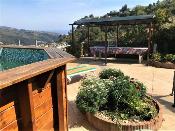 casa indipendente in vendita a Camporosso