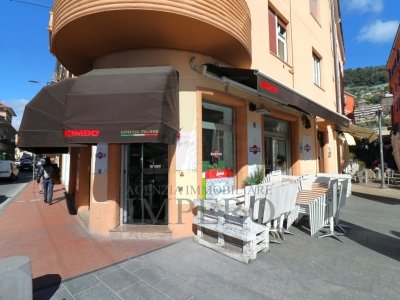 locale commerciale in vendita a Camporosso