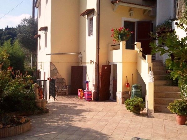casa indipendente in vendita a Camporosso