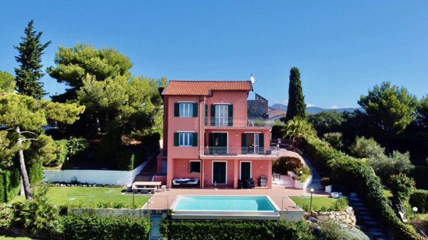 casa indipendente in vendita a Camporosso