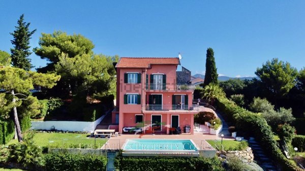 casa indipendente in vendita a Camporosso