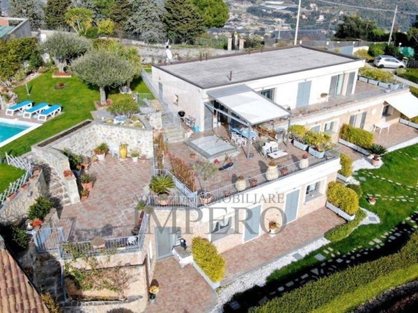 casa indipendente in vendita a Camporosso
