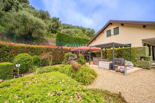 casa indipendente in vendita a Camporosso