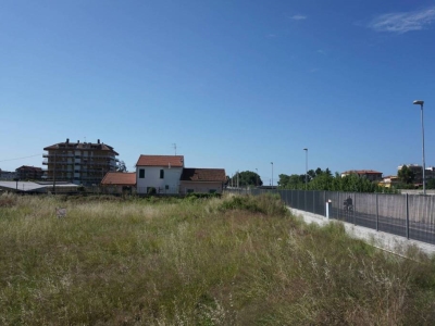 terreno edificabile in vendita a Camporosso