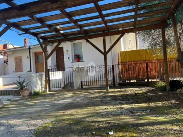 casa semindipendente in vendita a Camporosso