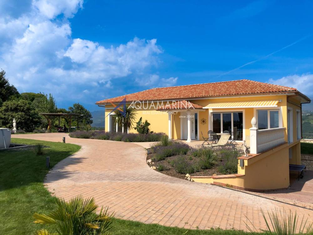 casa indipendente in vendita a Camporosso