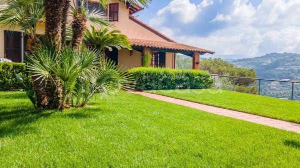 casa indipendente in vendita a Camporosso