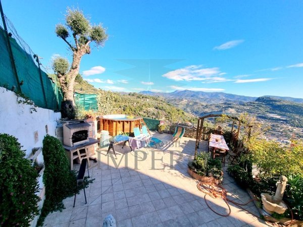 casa indipendente in vendita a Camporosso