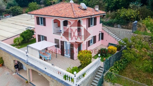 casa indipendente in vendita a Camporosso