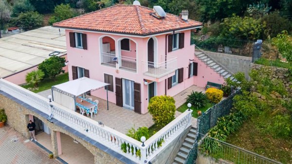 casa indipendente in vendita a Camporosso