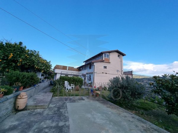 casa indipendente in vendita a Camporosso
