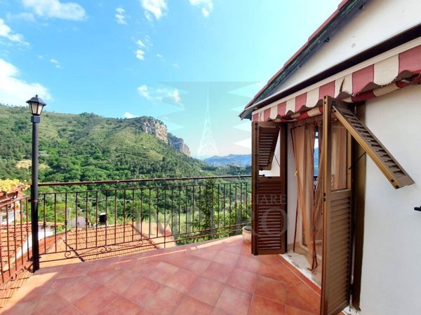 casa indipendente in vendita a Camporosso