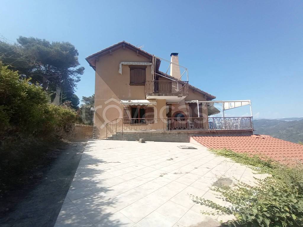 casa indipendente in vendita a Camporosso